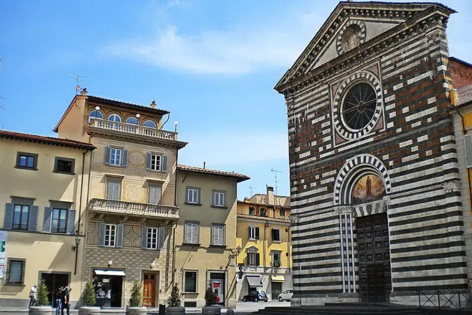 Una piazza del centro di Prato (fonte Wikipedia)