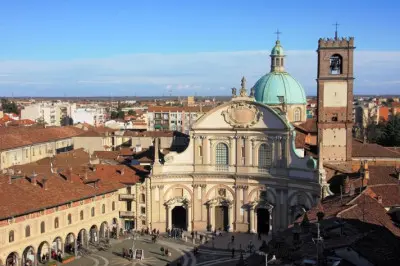 Piazza Ducale a Vigevano (Ansa)