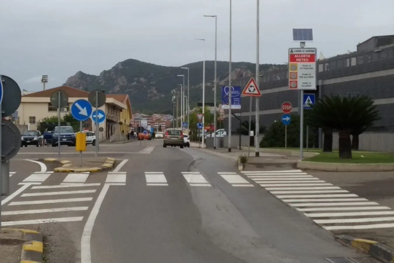 Un nuovo cartello di allerta meteo (foto Scano)