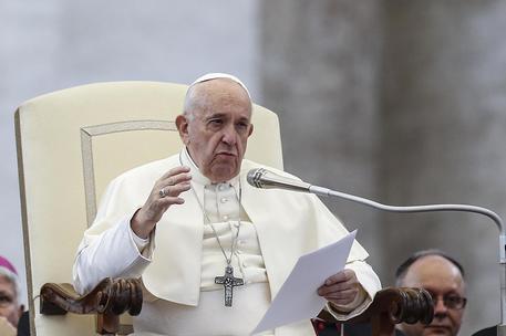 Papa Francesco: “I genitori non condannino i figli gay”