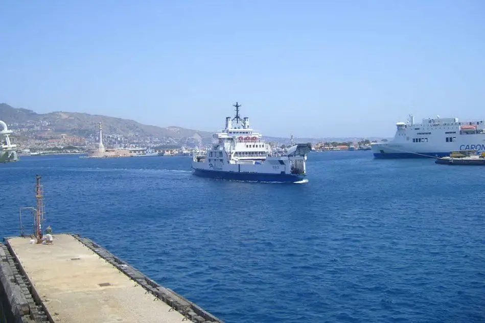 Traghetti nello Stretto di Messina (Pixabay.com)