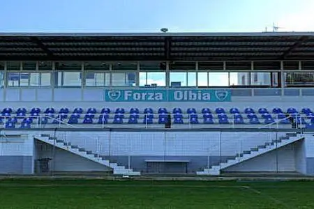 La tribuna dello stadio &quot;Nespoli&quot; di Olbia (foto Olbia Calcio)