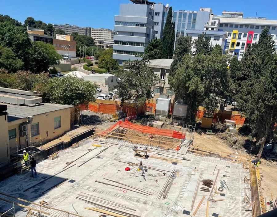 Oncologico, cantiere in alto mare
