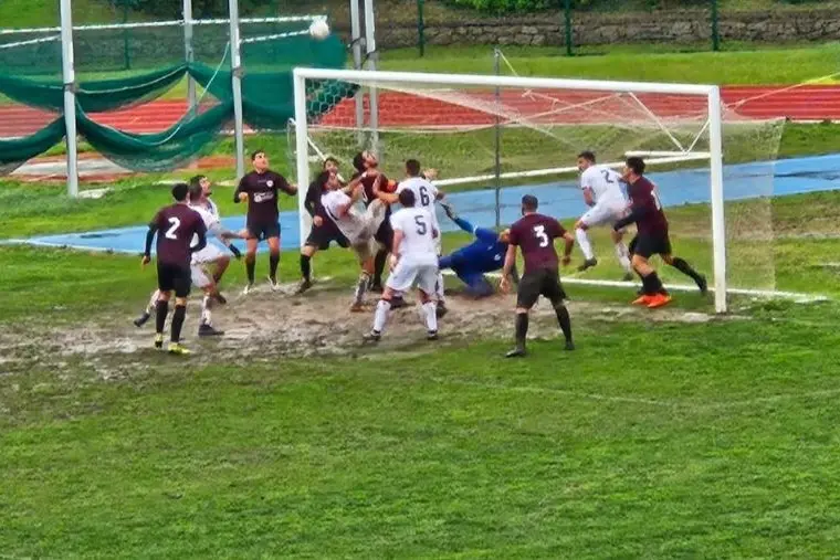 Un'immagine dalla partita disputata nel campo comunale (foto Pala)