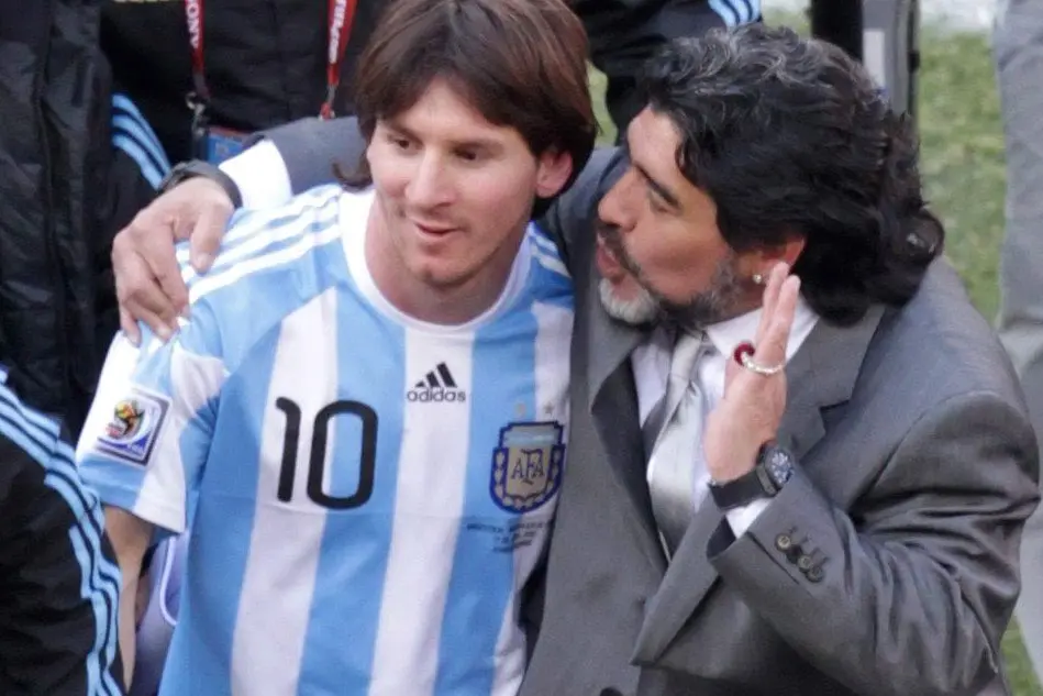 Diego Armando Maradona e Lionel Messi (Ansa)