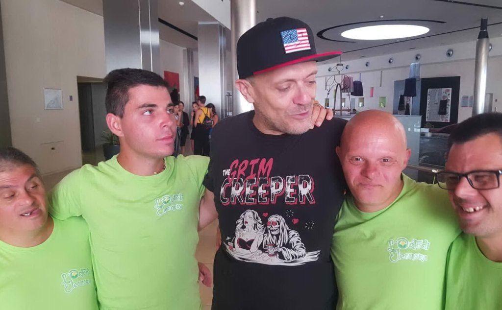 Max Pezzali (nella foto) insieme a Nek e Francesco Renga ha incontrato gli atleti della Polisportiva Olimpia Onlus