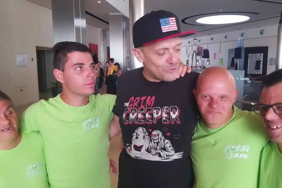 Max Pezzali (nella foto) insieme a Nek e Francesco Renga ha incontrato gli atleti della Polisportiva Olimpia Onlus