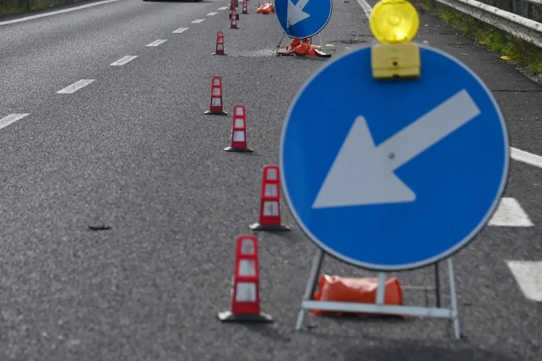 Cartello lavori in corso (Archivio)