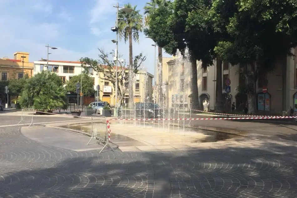 La fontana è stata transennata