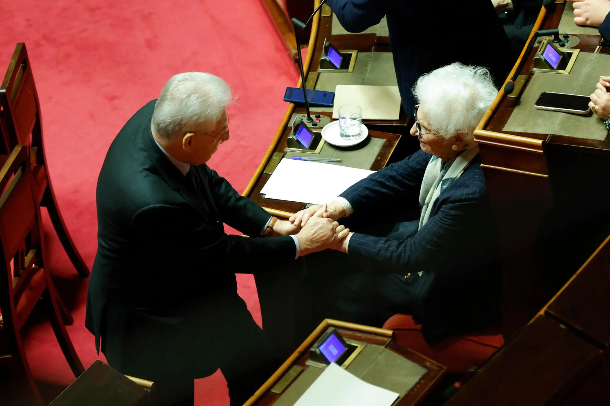 Mario Monti e Liliana Segre in Senato (Ansa)