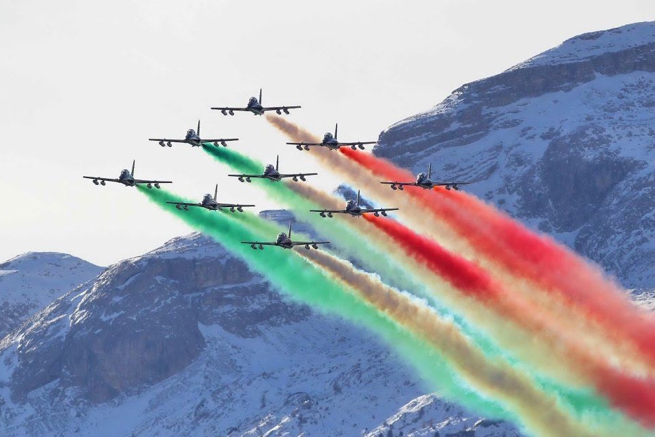 Le Frecce Tricolori volano sui cieli dell'Alta Badia