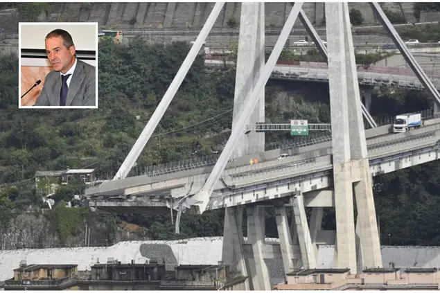 Il crollo del ponte Morandi, nel riquadro Tomasi (Ansa)