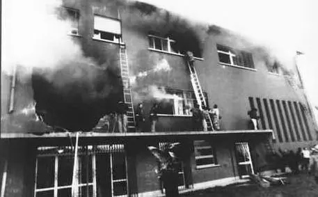 Tragico il bilancio: 12 studenti morti e 88 feriti