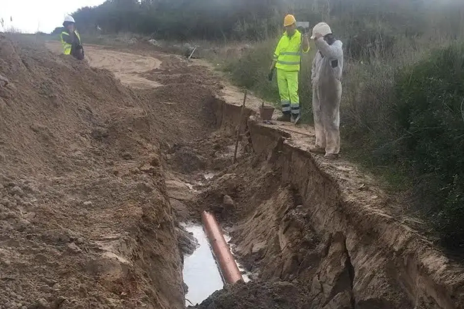 Operai al lavoro anni fa (foto concessa)