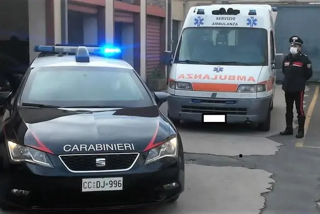 Bimba di 4 anni va in crisi respiratoria, salvata dai carabinieri (foto Ansa)