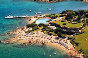 Un'immagine aerea dell'hotel Pitrizza