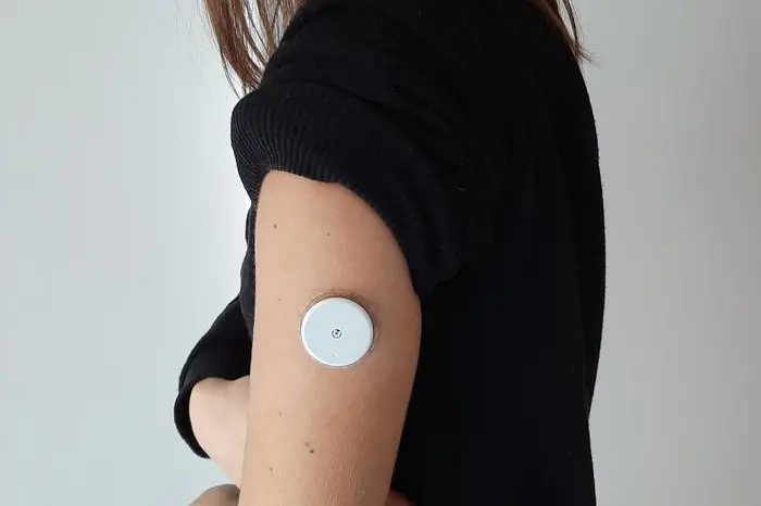 Un sensore per il monitoraggio della glicemia (foto Ansa)
