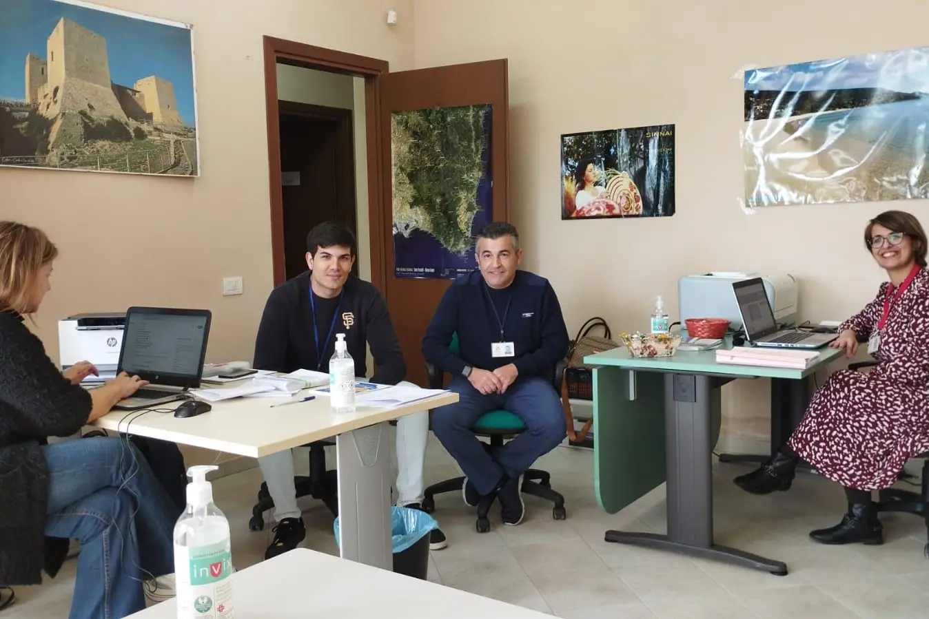 Lo sportello del Comune di Sinnai a Solanas (foto Serreli)