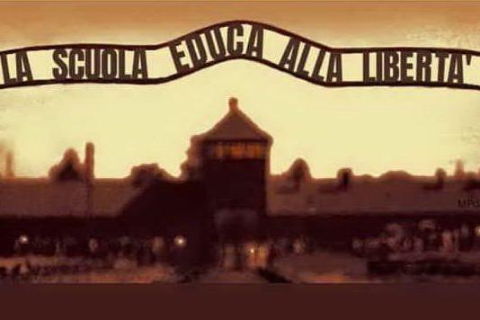 Posta l'ingresso di Auschwitz come fosse una scuola, bufera sul consigliere della Lega