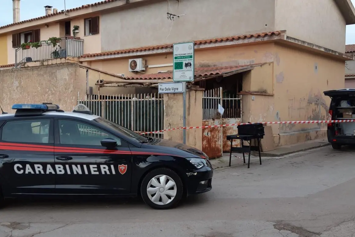 Un sopralluogo in via Pietro Aretino (L'Unione Sarda)