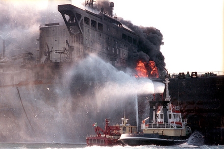 Svolta sul Moby Prince: “La tragedia fu provocata da una terza nave”