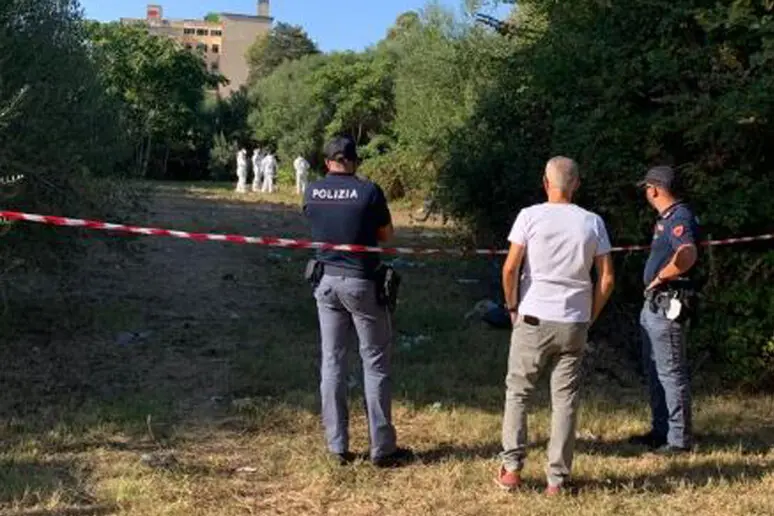 Gli inquirenti (Ansa)