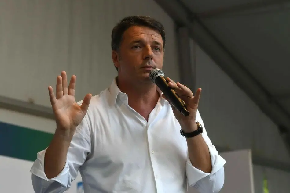 Matteo Renzi alla Festa dell'Unità di Firenze (foto Ansa)