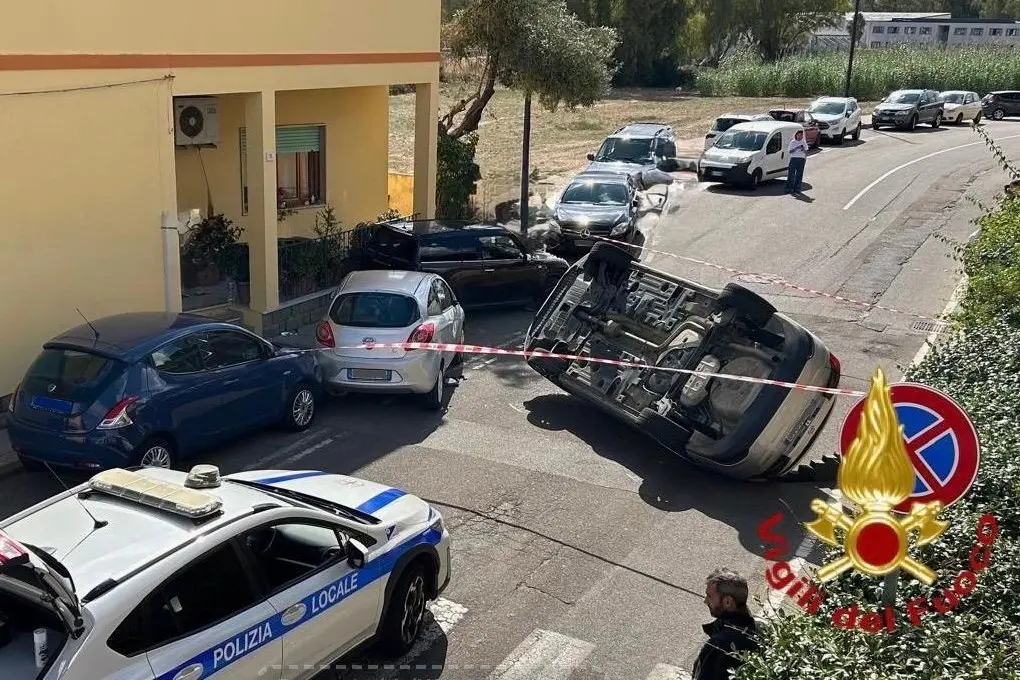 L'auto ribaltata