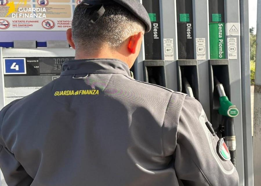 Prezzi carburante, raffica di ispezioni nell’Oristanese: irregolarità nel 30% dei casi