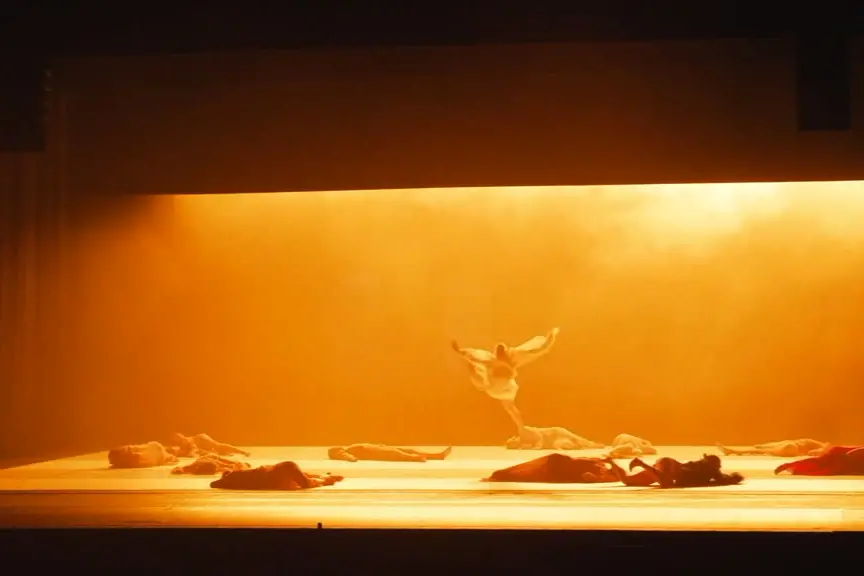 Biennale Danza, Emanuel Gat nella luce dei corpi e di Mahler