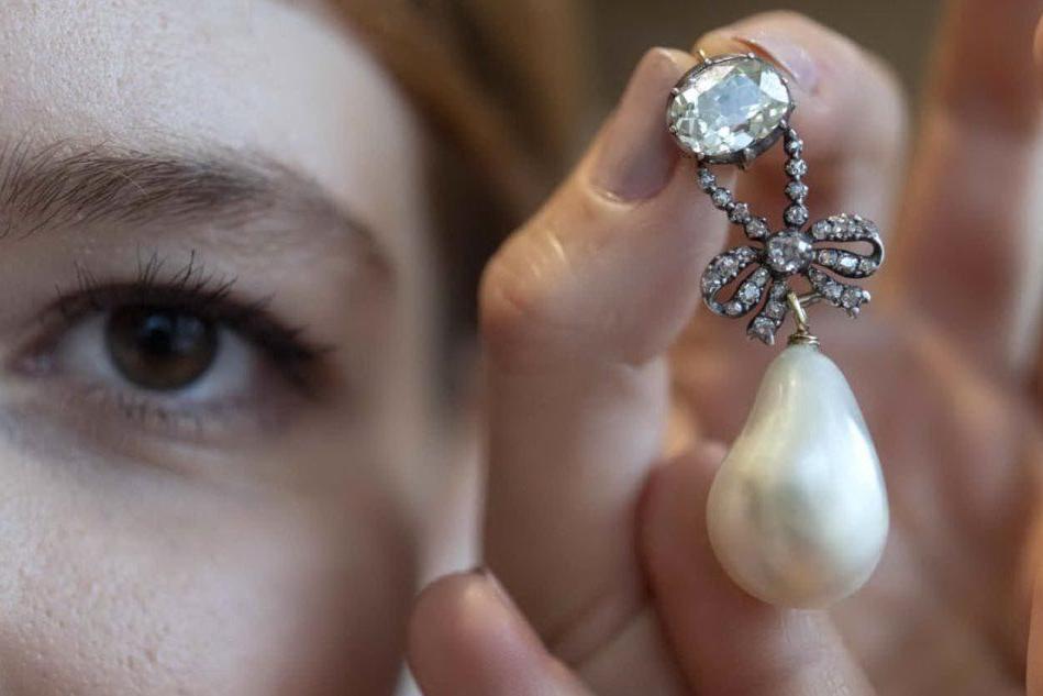 Vendita record per i gioielli di Maria Antonietta: una perla del valore di 32 milioni di dollari