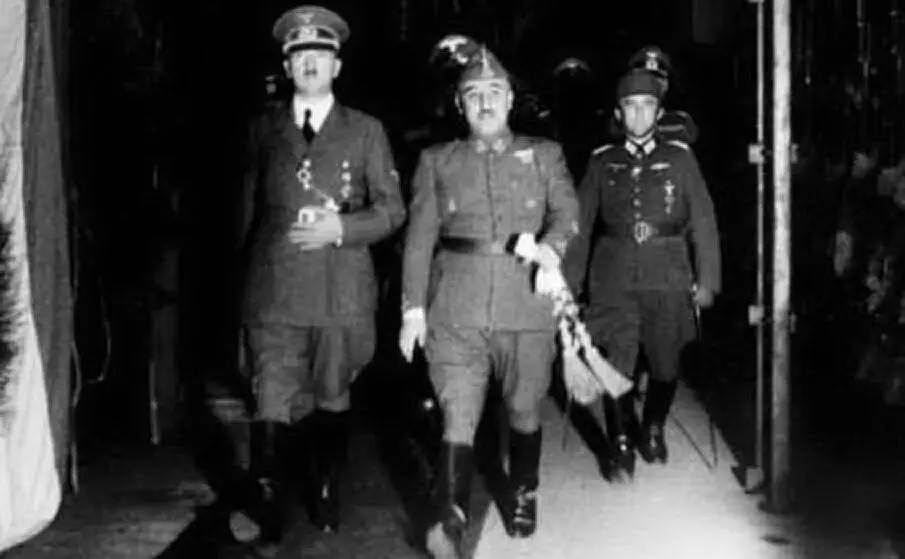 Con Adolf Hitler (archivio L'Unione Sarda)