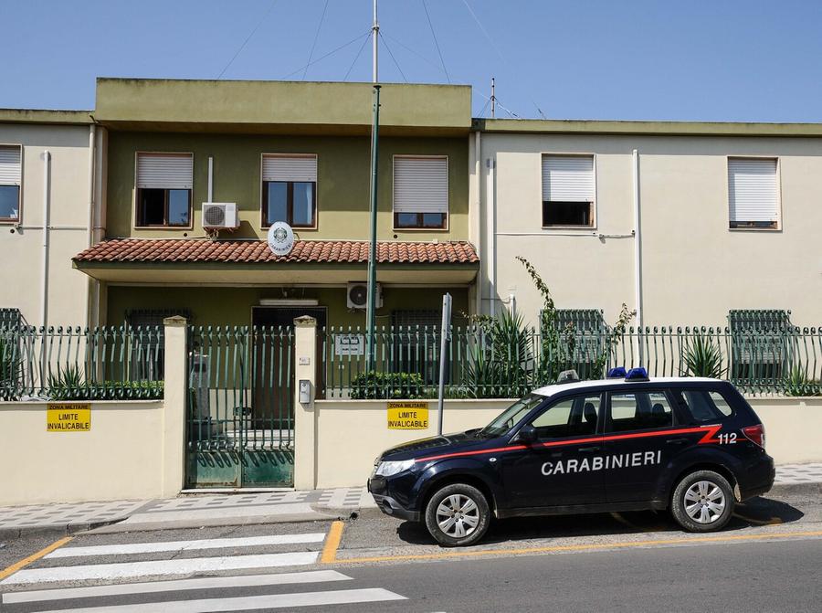 Avvicina i familiari nonostante il divieto