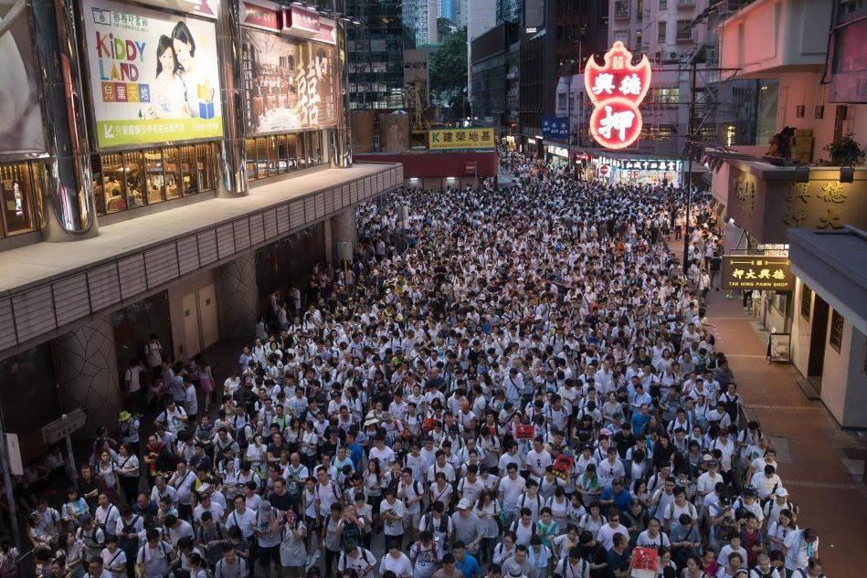 Hong Kong, un milione di persone in marcia contro la legge sull'estradizione in Cina