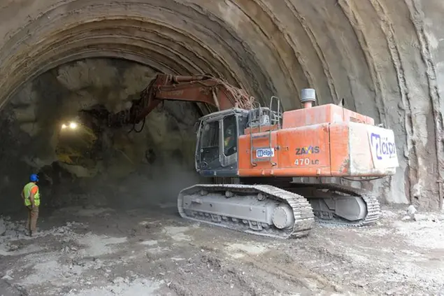 三关建设工地(安莎)