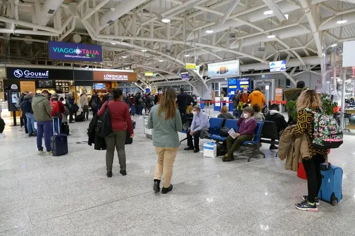L'aeroporto Cagliari (Ansa)