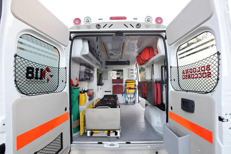 Ambulanza (foto Ansa)