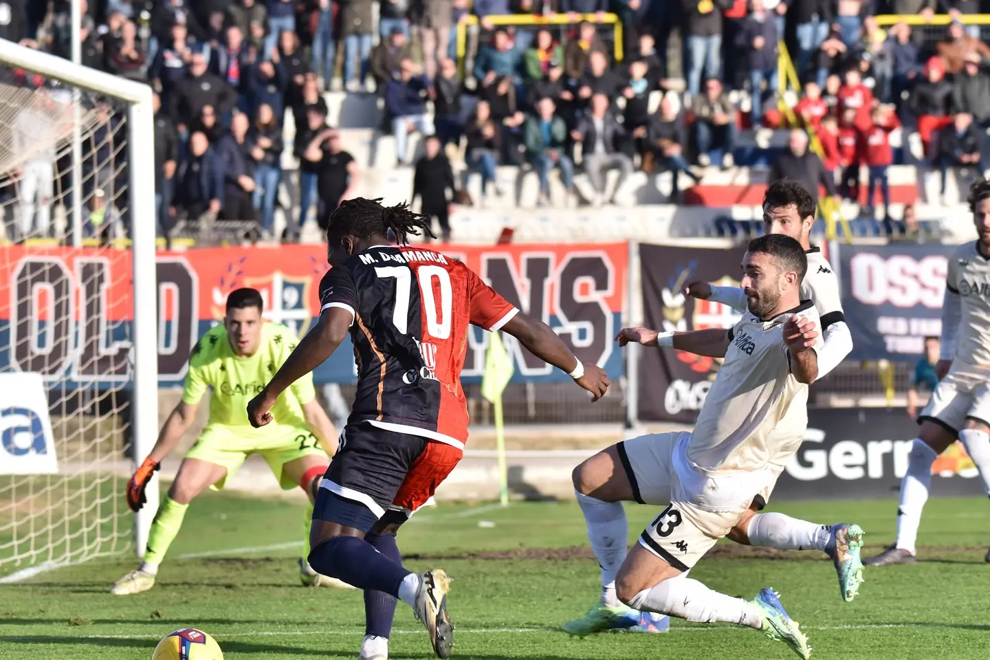 Varela in azione (foto Torres-A. Sanna)