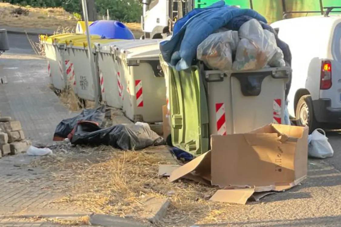 Rifiuti abbandonati a Monte Rosello
