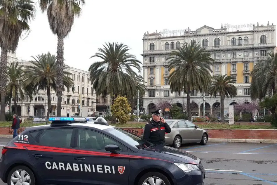 Il traffico illecito è stato scoperto in via Roma (foto carabinieri di Cagliari)