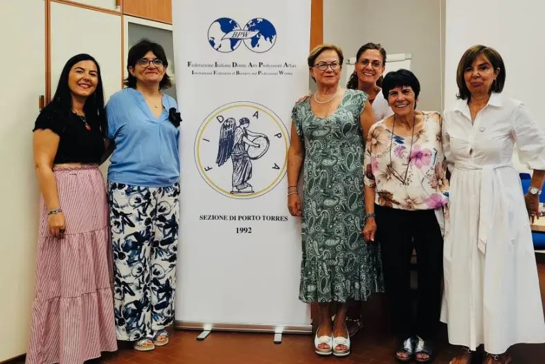 Il gruppo dirigente Fidapa Porto Torres (foto concessa)
