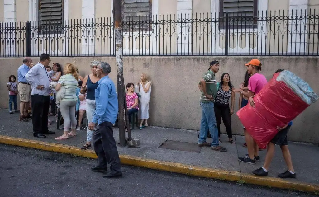 Decine gli edifici evacuati a Caracas