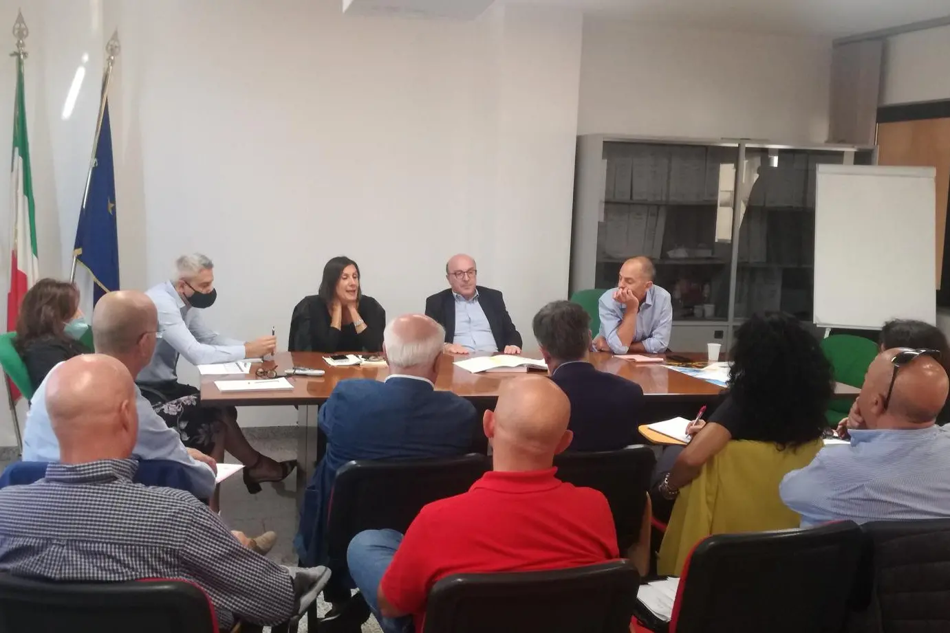Das Treffen zwischen Nieddu und den Gewerkschaften (Foto Pressestelle der Region Sardinien)