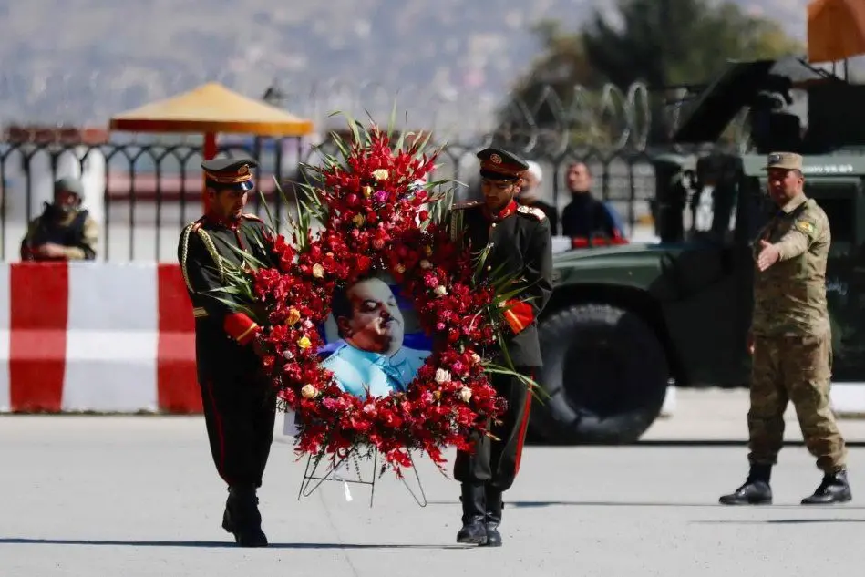 I  funerali di uno dei candidati alle elezioni afghane ucciso nei giorni scorsi (Ansa)