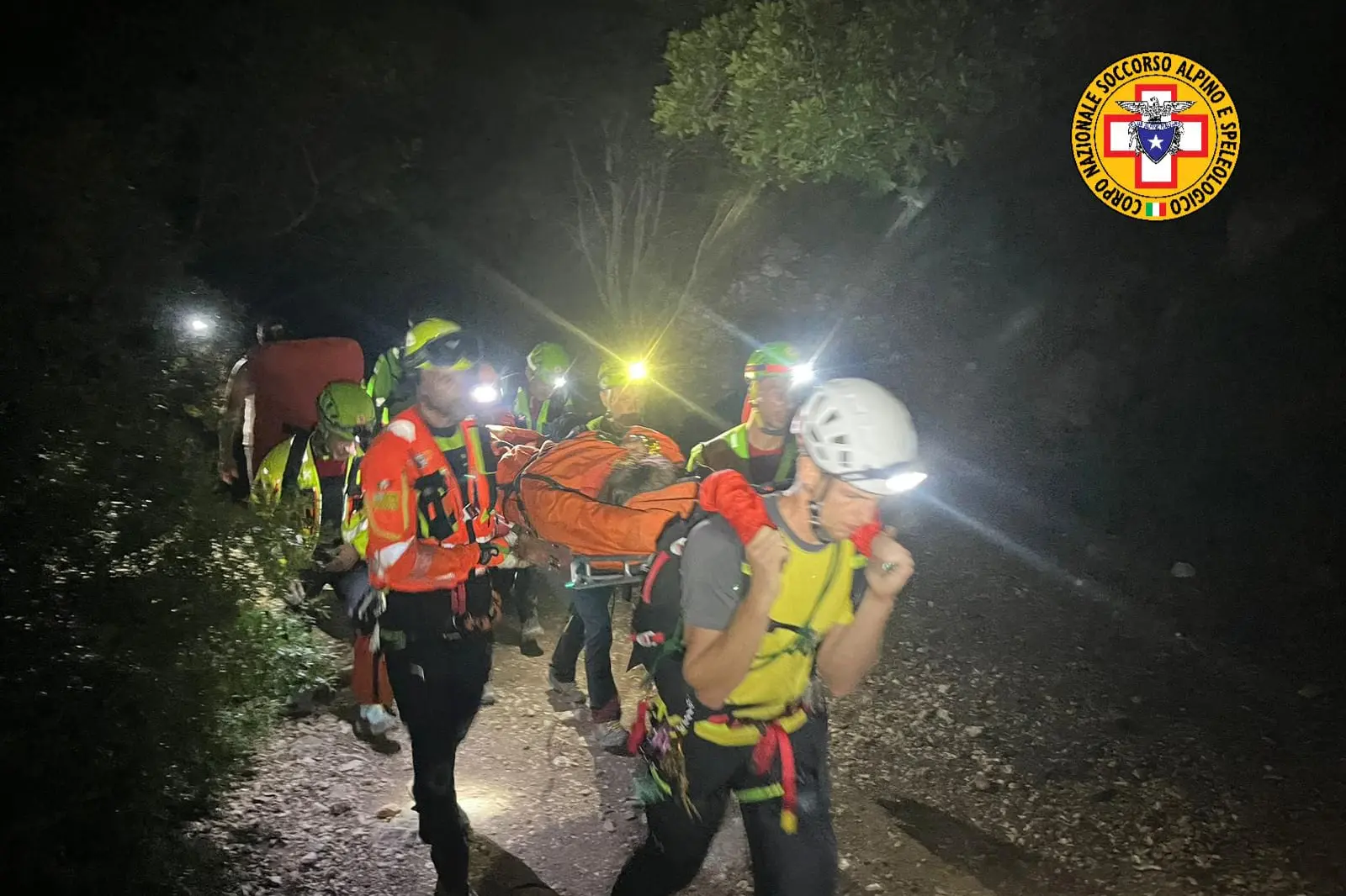 Il recupero dell'escursionista (foto Soccorso alpino)