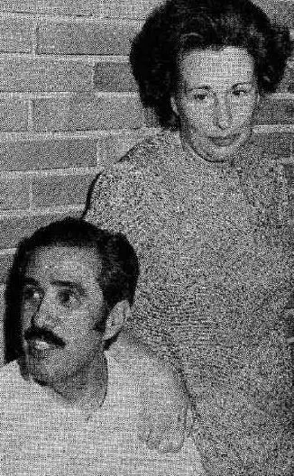 Con la moglie durante l'incontro con i giornalisti
