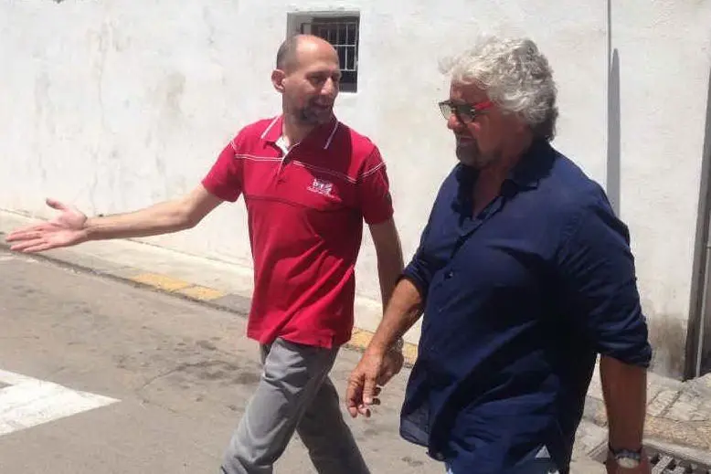 Beppe Grillo con il vicesindaco di Porto Torres Zirulia