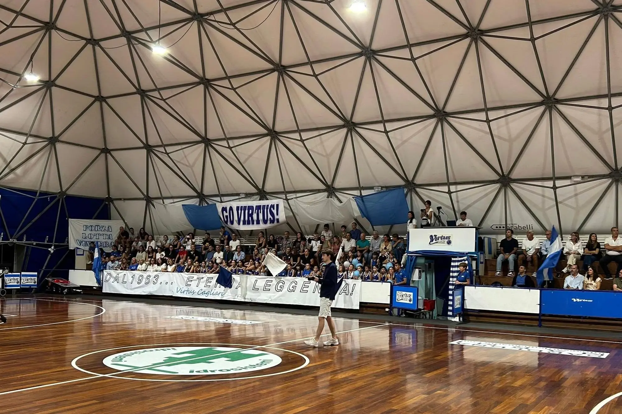 Il pubblico alla presentazione della Virtus Cagliari (foto FIP Sardegna)
