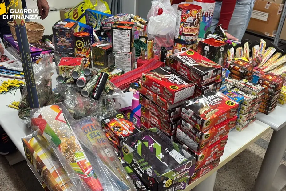 The seized fireworks (GdF)