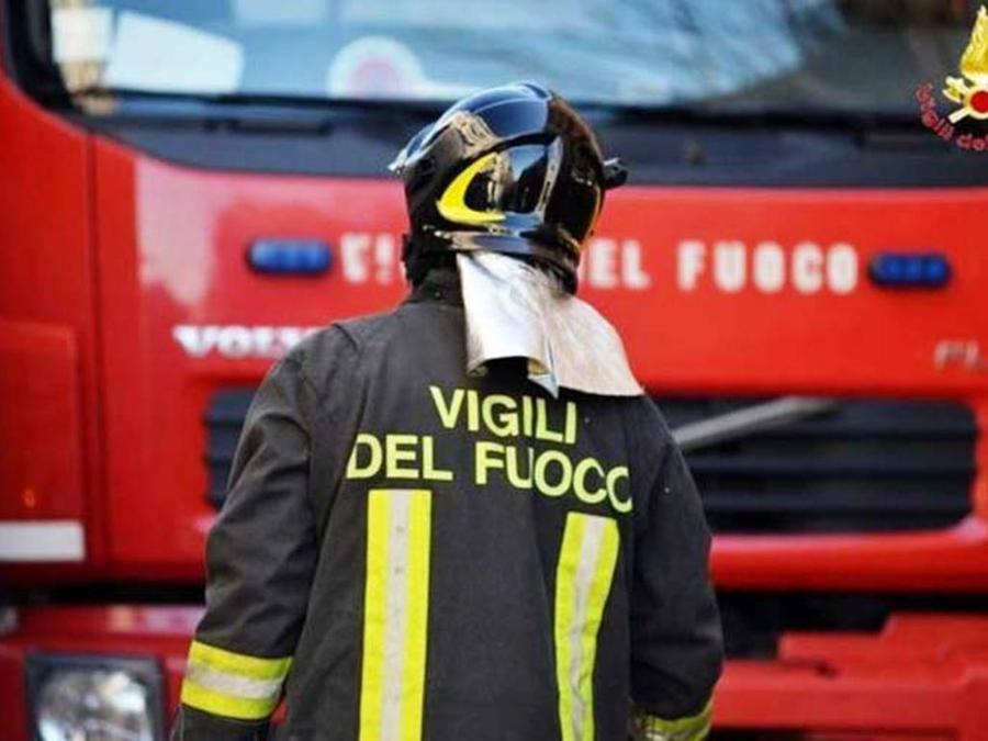 Ostia, fiamme in un fast food: evacuate due palazzine
